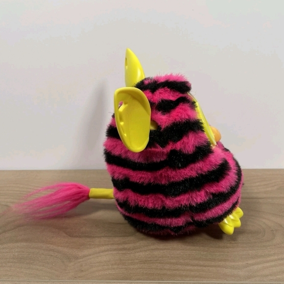 2012 Furby Boom Pink Black striped Yellow Hasbro Electronic Interactive Toy - Picture 4 of 4